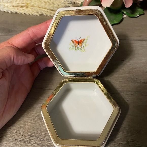 Vintage Shafford Japan Porcelain Butterfly Hexagonal Trinket Box - Picture 4 of 4